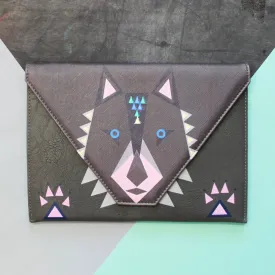 Dakota Wolf Clutch